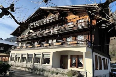 Alpina Boutique Hotel Ringgenberg – Aussenansicht mit Seeblick