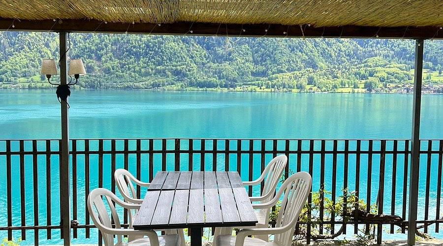Alpina Boutique Hotel Ringgenberg – Balkon mit Blick auf den Brienzersee