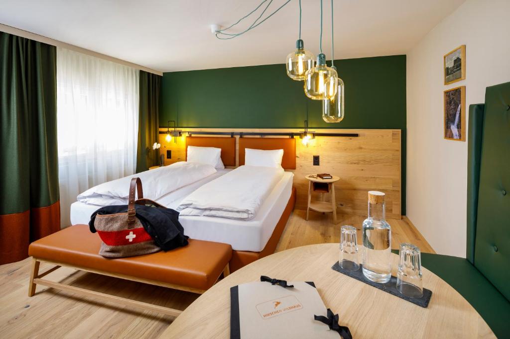 Hotel Hirschen Wildhaus – Zimmer und alpines Interieur