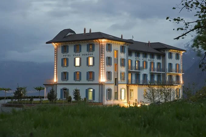 Hotel Villa Honegg Ennetbürgen – Aussenansicht mit Blick auf den Vierwaldstättersee
