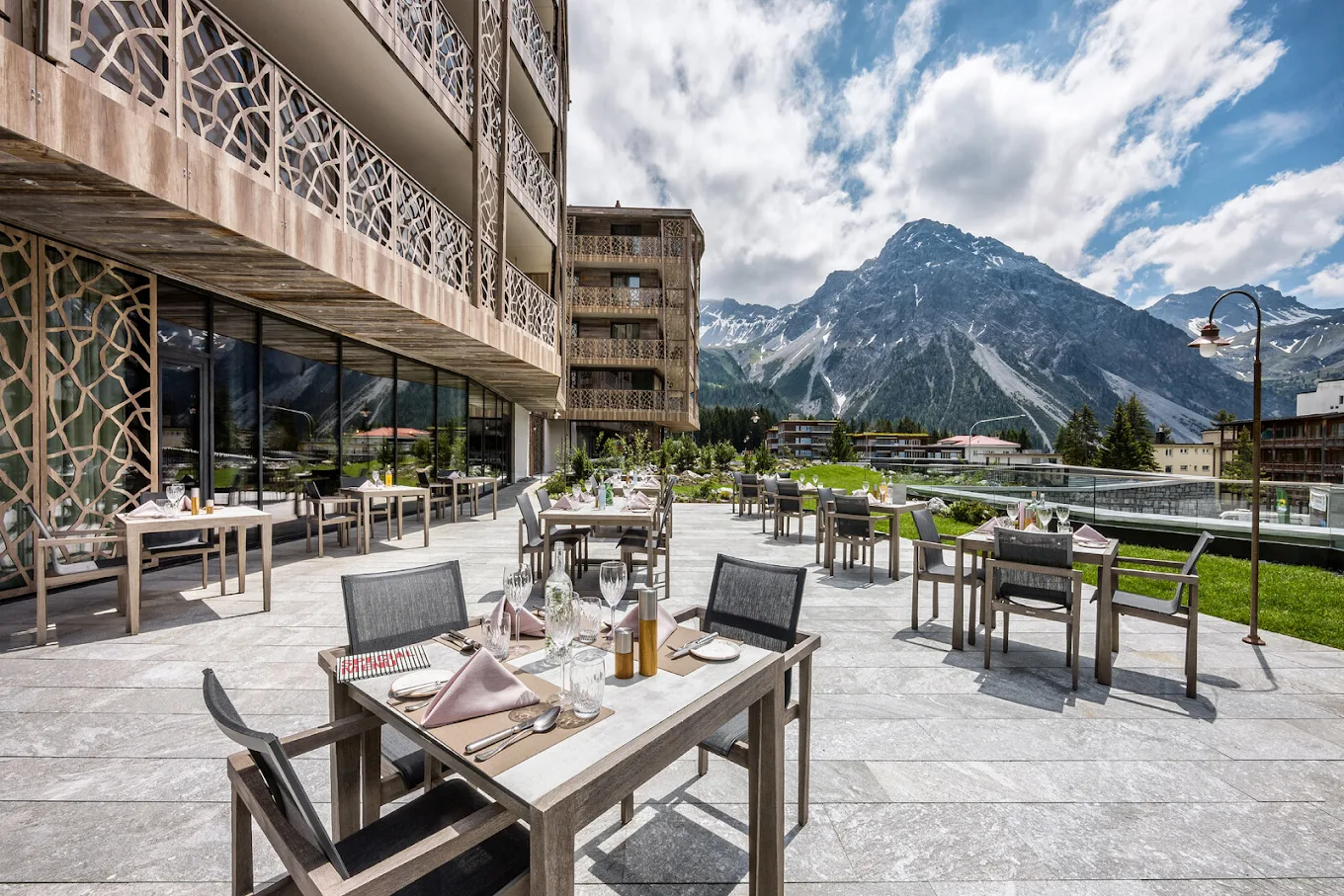 Valsana Hotel Arosa – Aussenansicht am Obersee